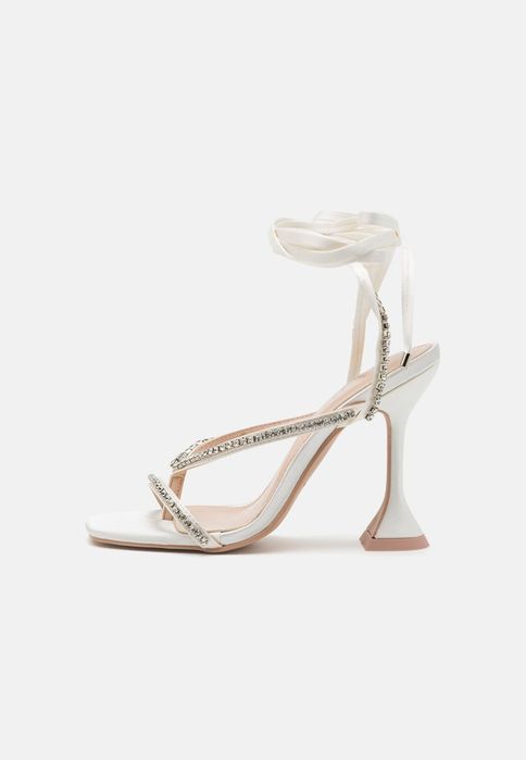 Sandały satynowe białe Raid 40