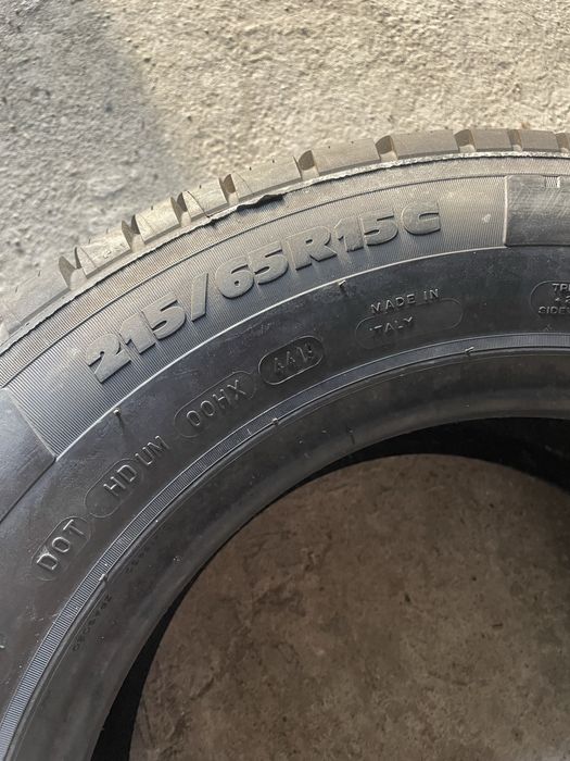 215/65r15C  Michelin Aglis 51 104/102T