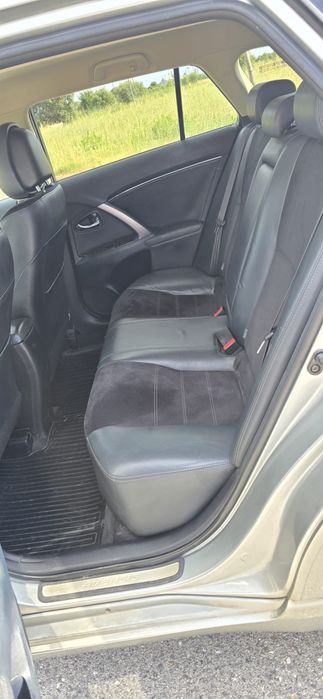 Toyota Avensis SW 2.0 D-4D Ano 2013 a diesel