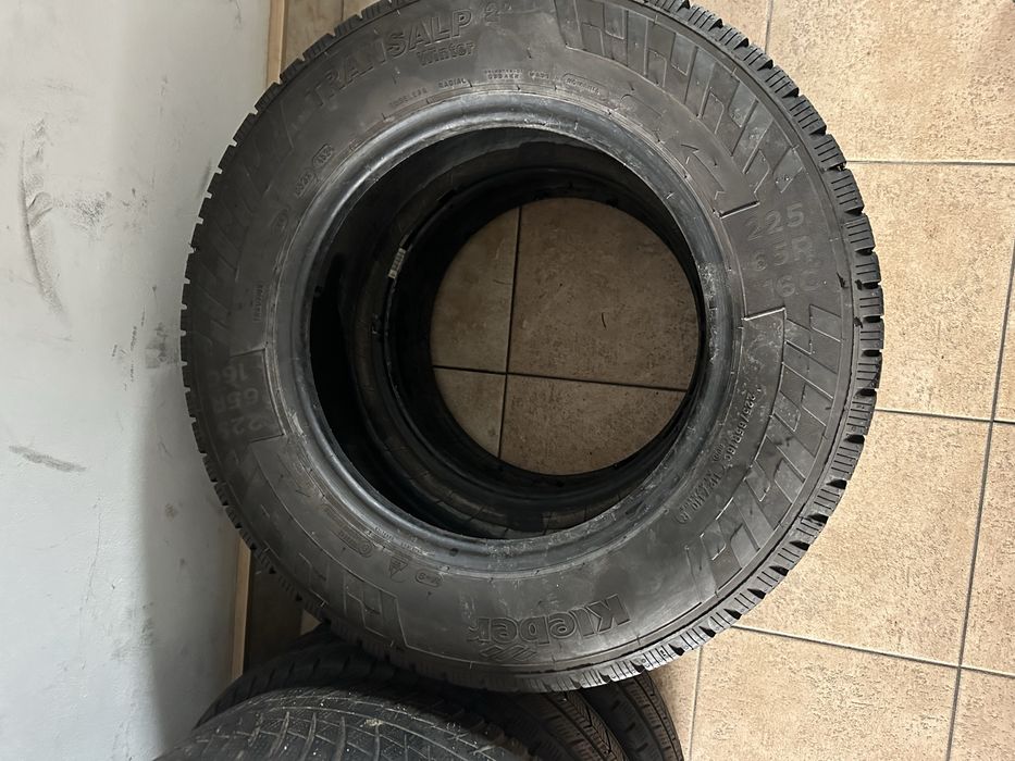 225/65/16 C шини у гарному стані
