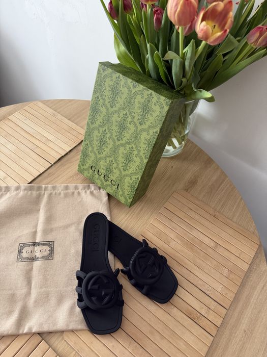 Klapki Gucci Interlocking GG Sandały