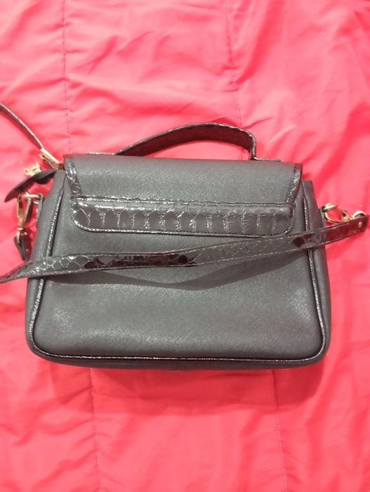 Vendo mala cavalinho preta