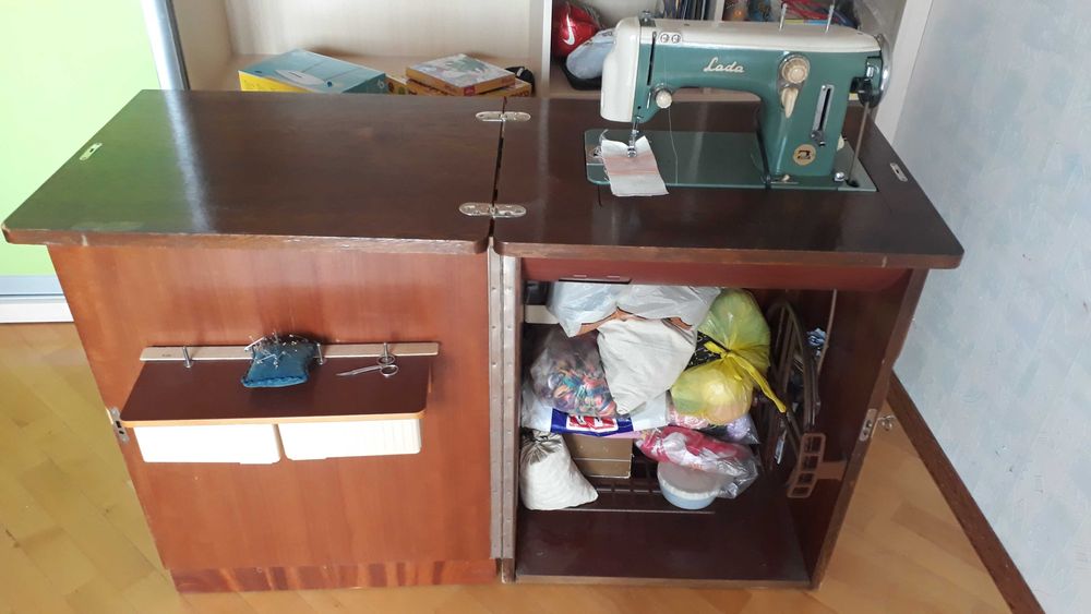 Швейная машинка Лада