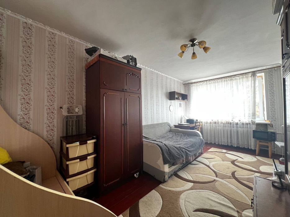 1 КІМ «гостинка», стан житловий, відмінна локація.