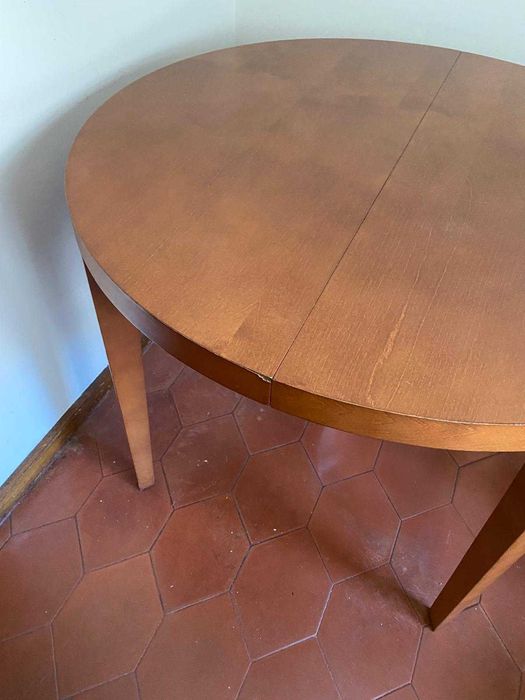 Mesa de jantar usada, com 1 tábua de extensão