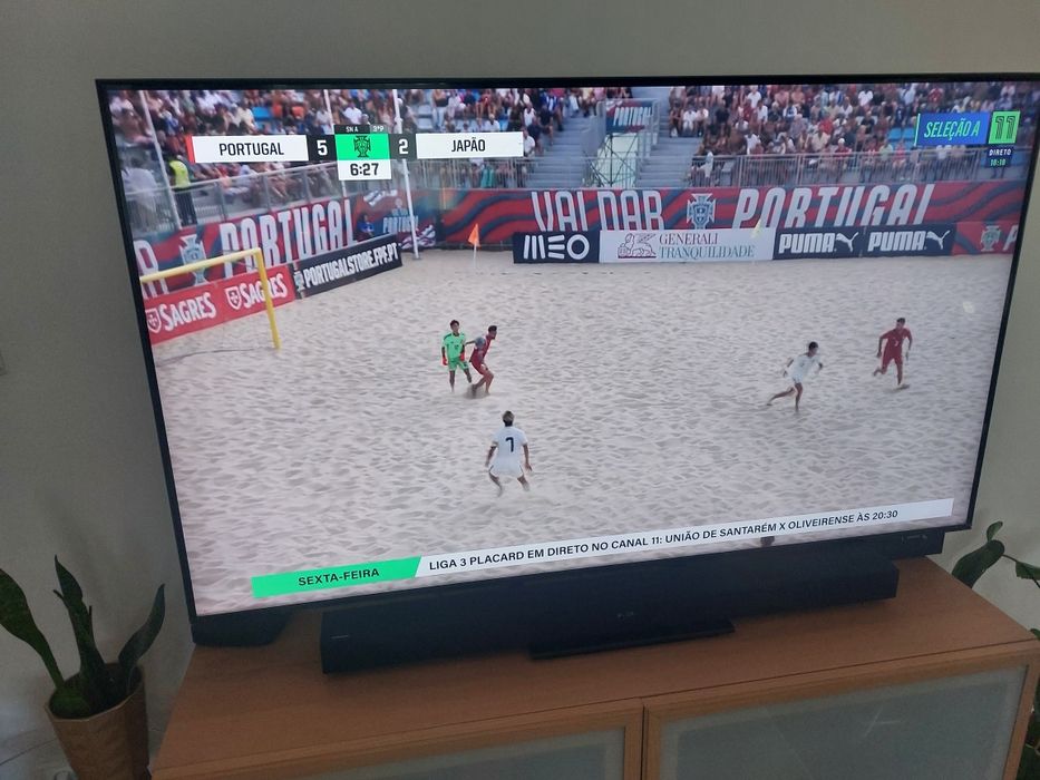Televisão com barra de som