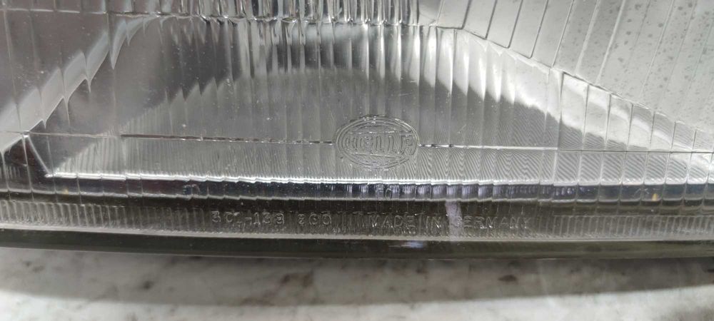 VW Golf III Lampa Reflektor Prawa Przednia Prawy Przód PP Hella