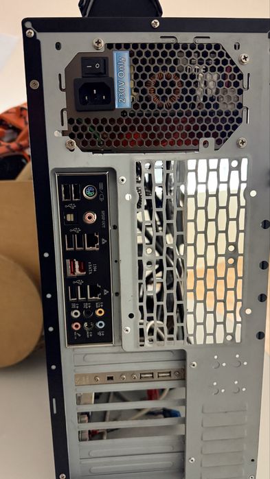 COMPUTADOR DE ESCRITORIO C/ 8 GB Memoria