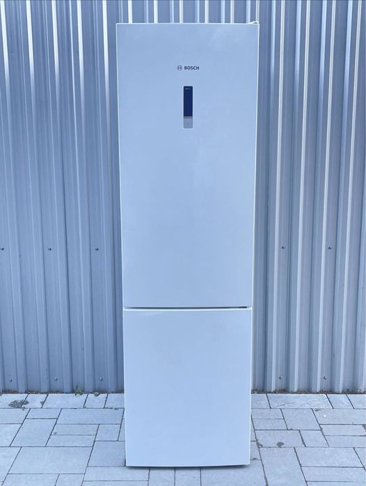 Продам двухкамерний холодильник Bosch KGN39XW30.NoFrost.2023 рік