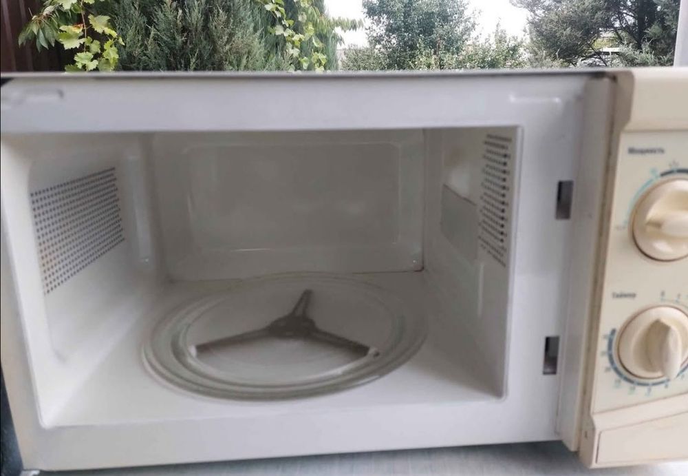 Мікрохвильована піч...