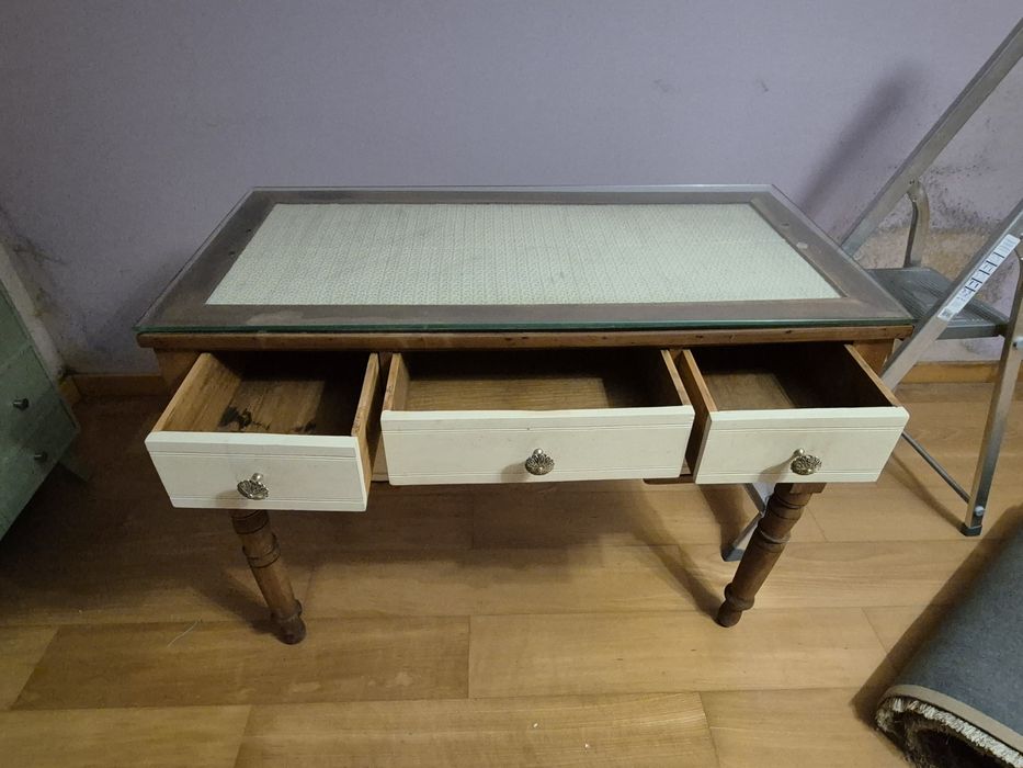 Secretária antiga em madeira maciça