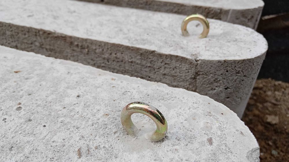 słupki betonowe z haczykiem oczkowym, słupki leśne, ogrodzeniowe