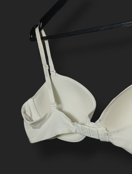 Biały biustonosz bezszwowy Triumph r. 80B