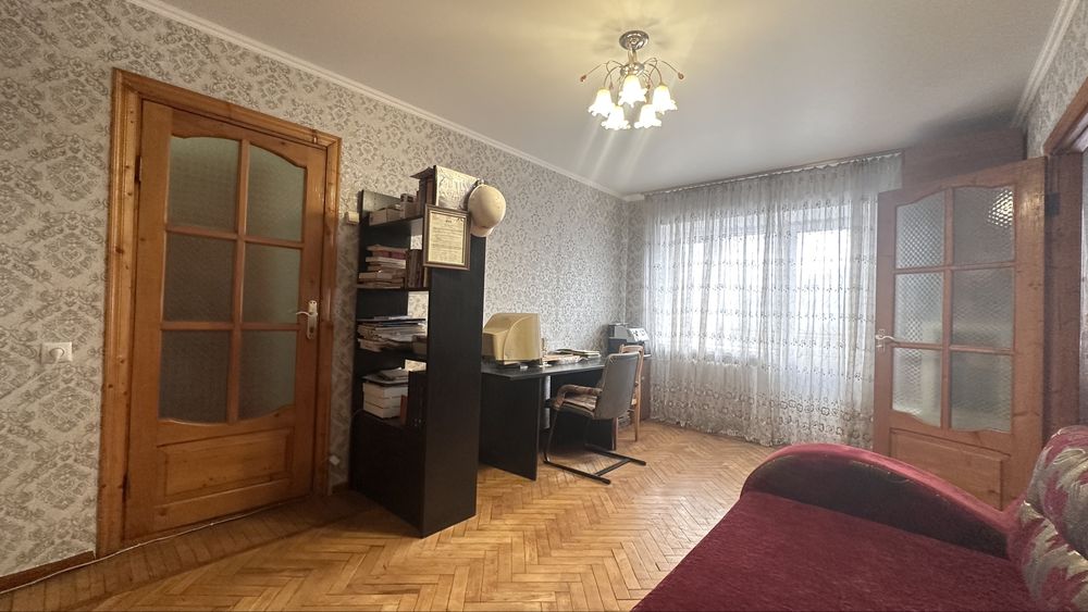 Продаж 2к в центрі міста неподалік Лебідь Плази.
