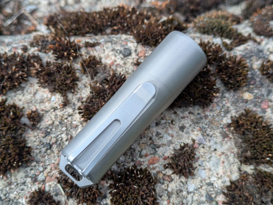 Latarka LED Rovyvon Aurora A24 Ti Titanium  tytan