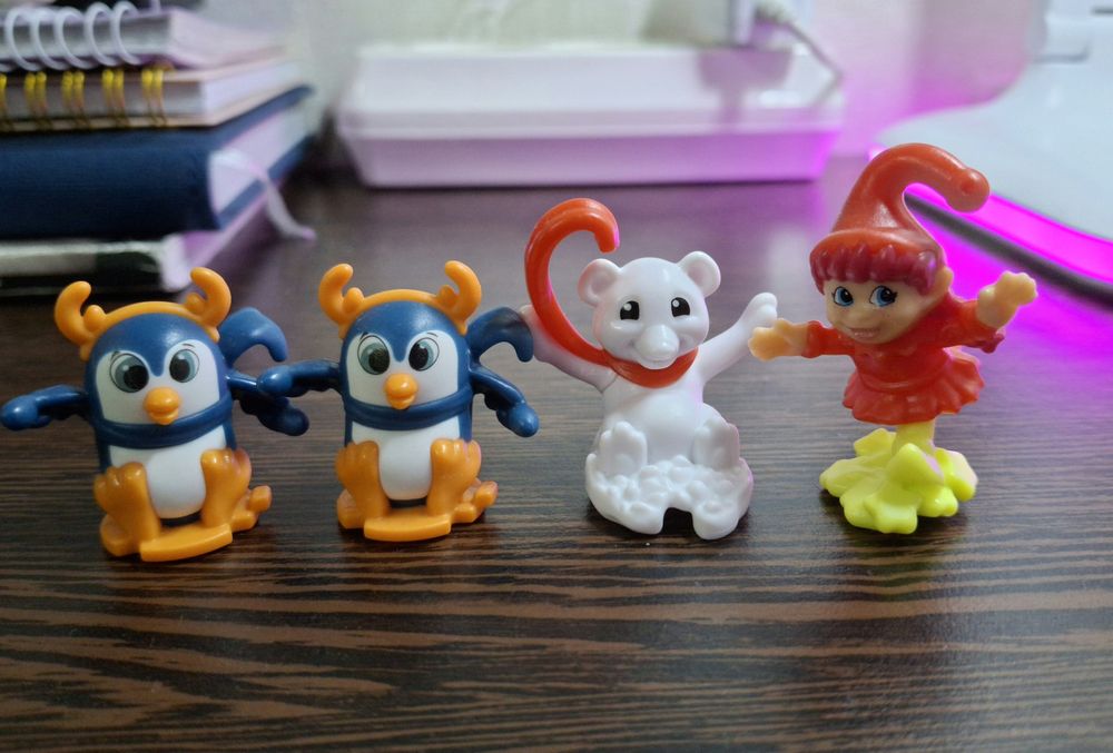 Продам фігурки кіндер новорічної колекції кіндер джой