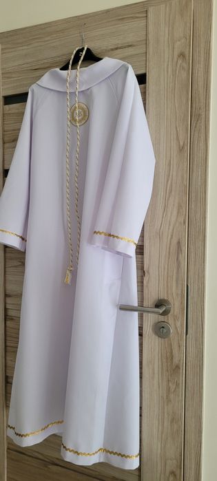 Biala alba z paskiem