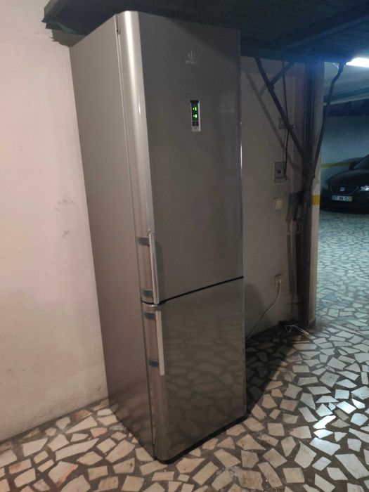Frigorífico Combinado Indesit Inox – Total No Frost