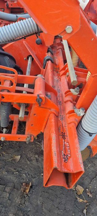 siewnik do kukurydzy KUHN Maxima 8 rzędow rozsuwany