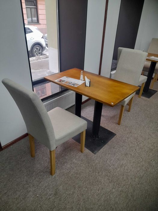 Столи, стільці, лавки для кав'ярні