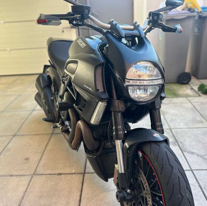 DUCATI Diavel 1200 black possivel credito 150€