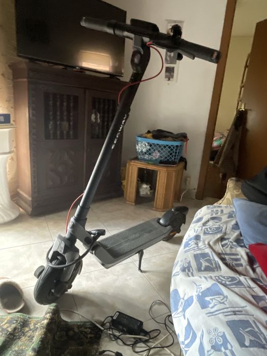 Uma trotinete em bom estado ja nao uso