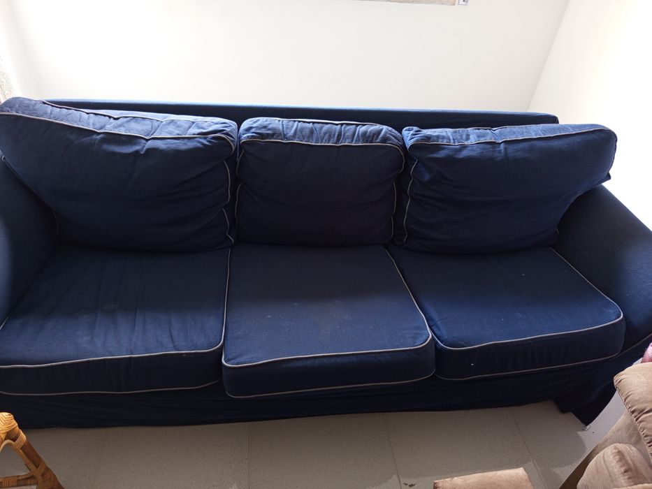 Sofá IKEA azul usado