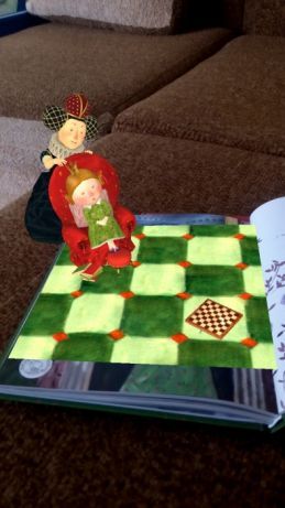 Книга Алиса в Зазеркалье, оживающие картинки