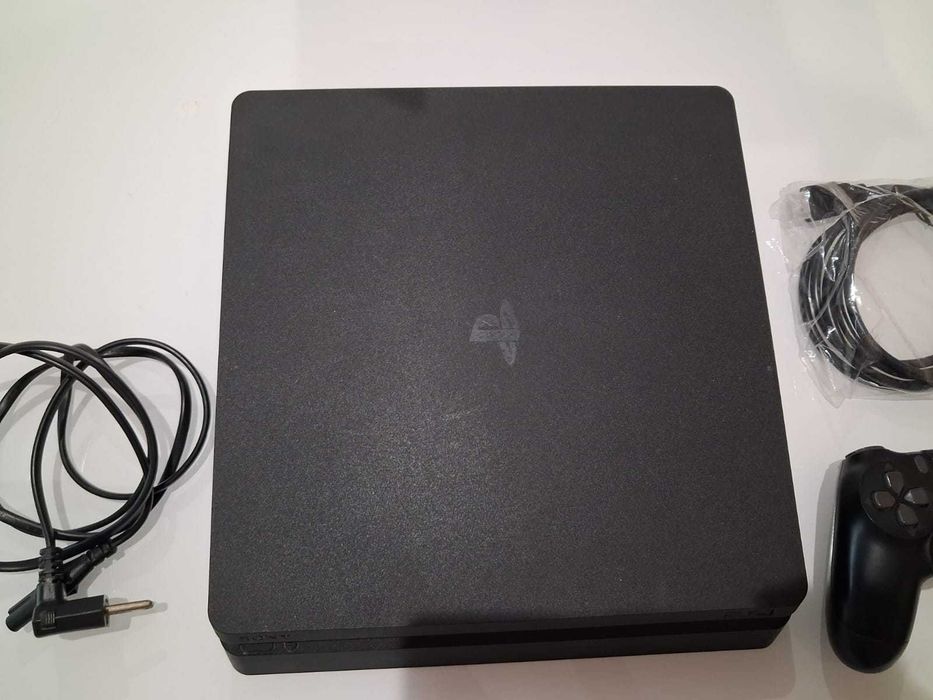 PS4 Slim 500 GB + 2 comandos