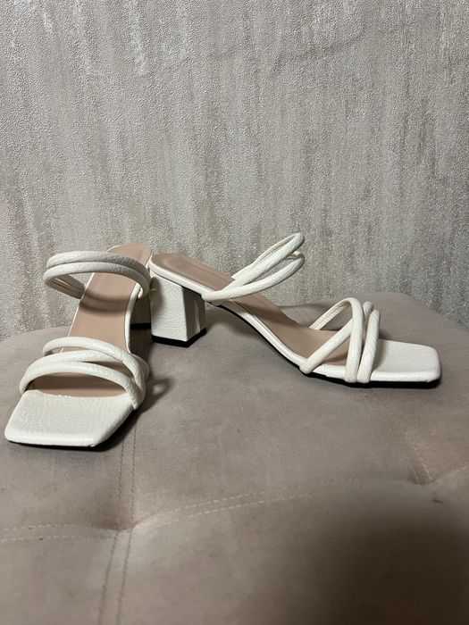 Босоніжки жіночі