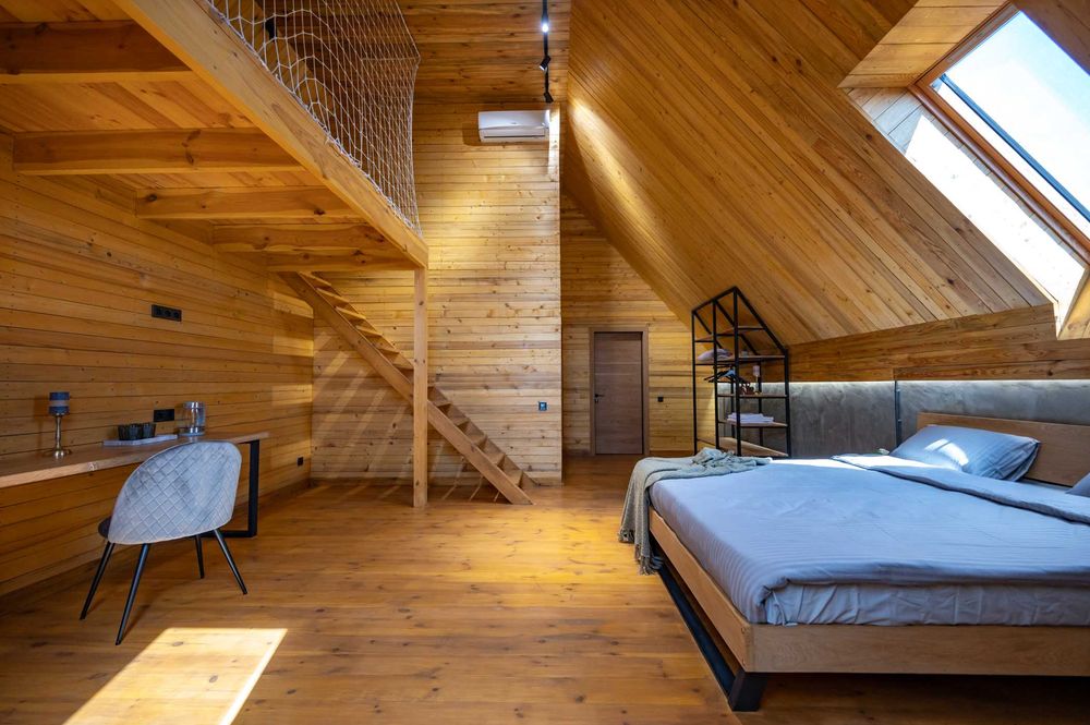 Вілла з лазнею,банкетним залом на 10спалень  для відпочинку /3012