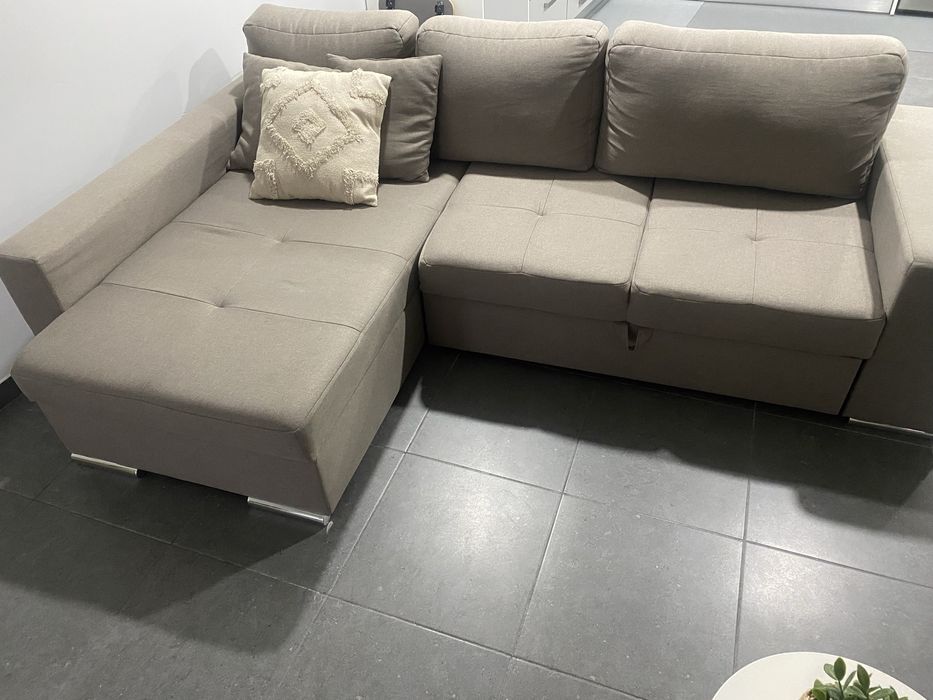 Sofa com chese long e cama nais puffs