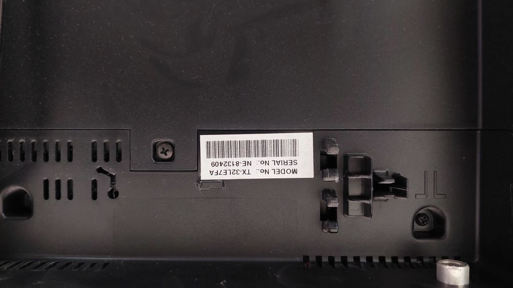 Tv Panasonic Viera  TX32LE 32' + uchwyt ścienny