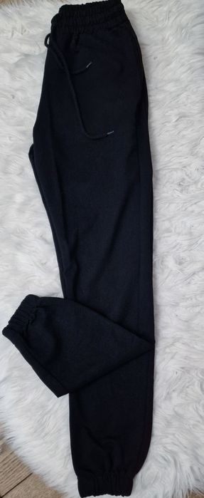 Spodnie dresy" Trendyol".