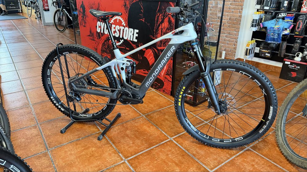 Bicicleta Mondraker Crafty r carbon