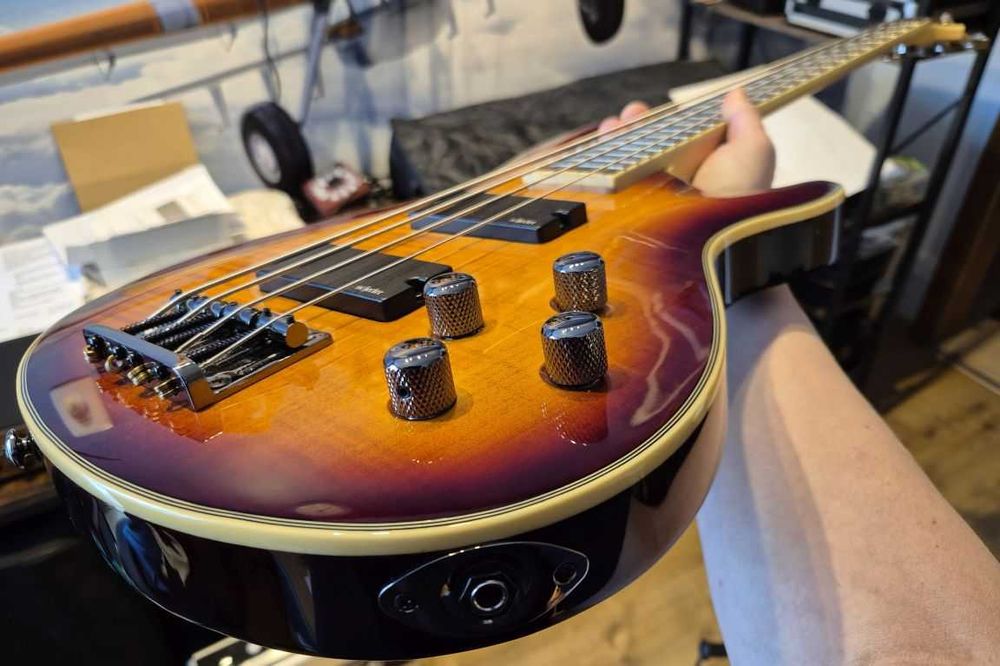 Gitara basowa Schecter Omen Extreme 4 VSB