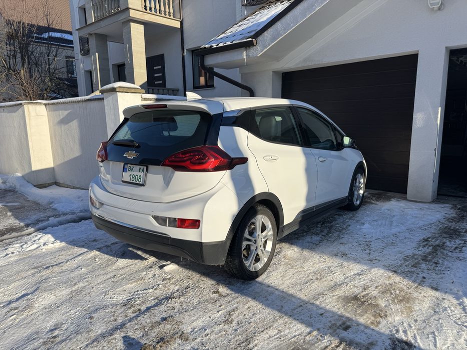 Електромобіль авто в оренду Chevrolet Bolt LT 60 квт 2017р