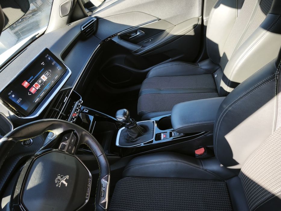 Peugeot 2008 1.2 Pure Tech GT Line