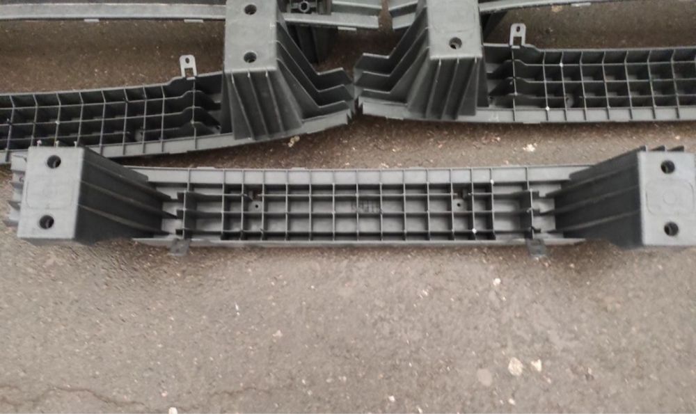 Передний усилитель бампера Ваз 2113 2114 2115 буфер , пластик под