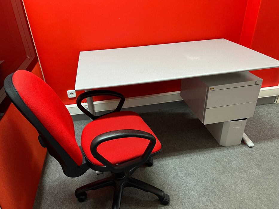 Montagem pequeno escritório. tenho o que precisa