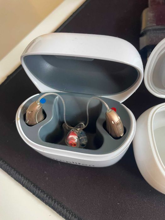 Conjunto de aparelhos auditivos Minisom/Amplifon recarregáveis – usados apenas 1 mês – com fatura
