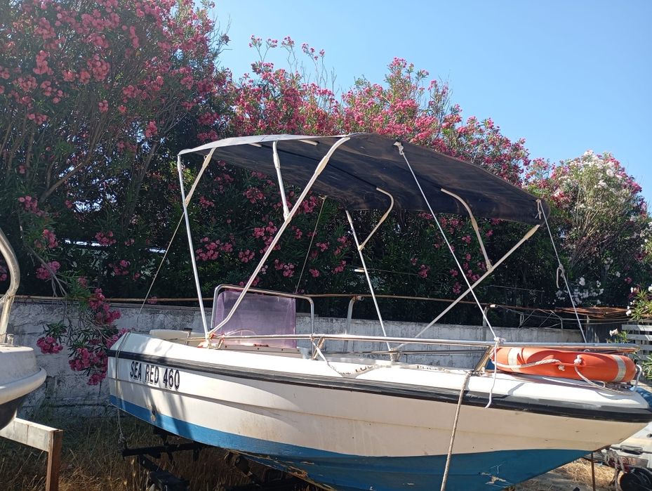 Łódź motorówka jacht