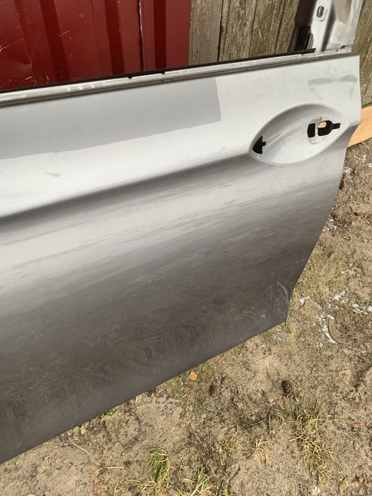 Двері бмв ф10 з  склом і ручкою