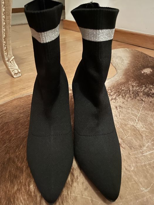 Baixa de preco Botas pretas de licra com risca dourada