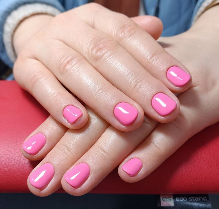 Послуги манікюру та педикюру