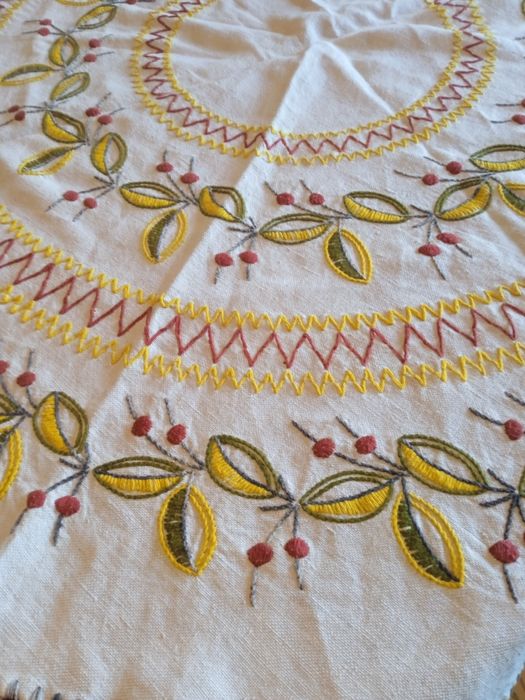 Toalha redonda de linho grosso. 125cm diâmetro