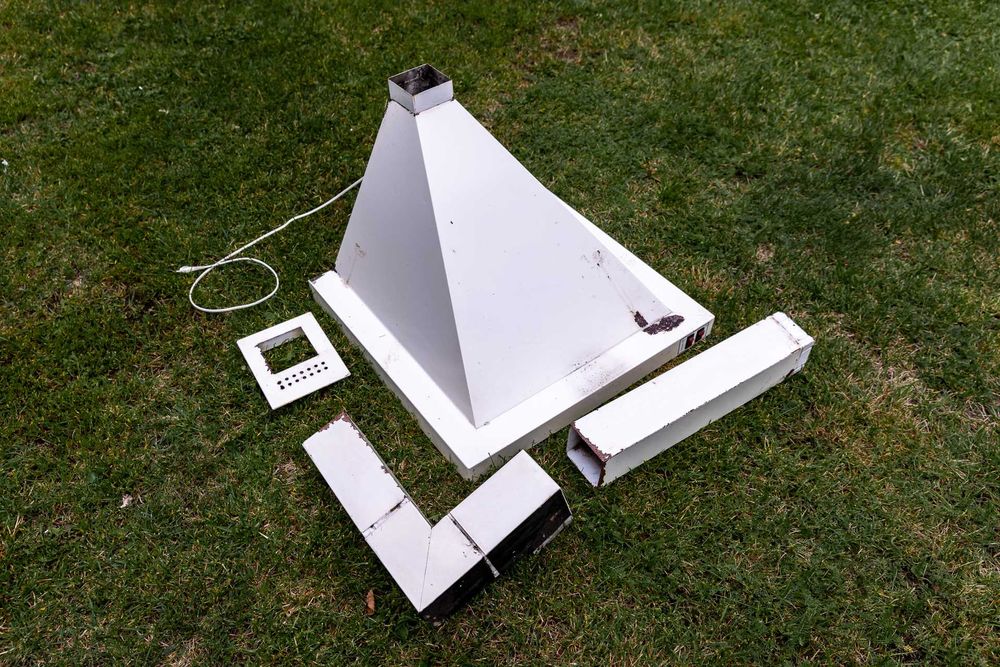 Używany biały okap