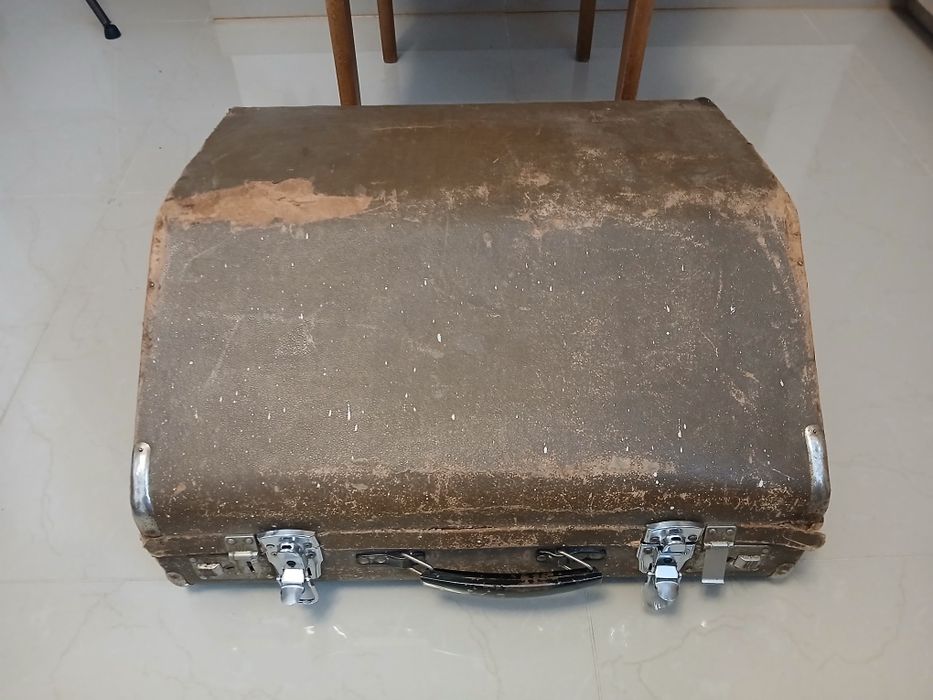 Akordeon Tenora 96 basów, 4 głosowy. Wbudowny mikrofon.