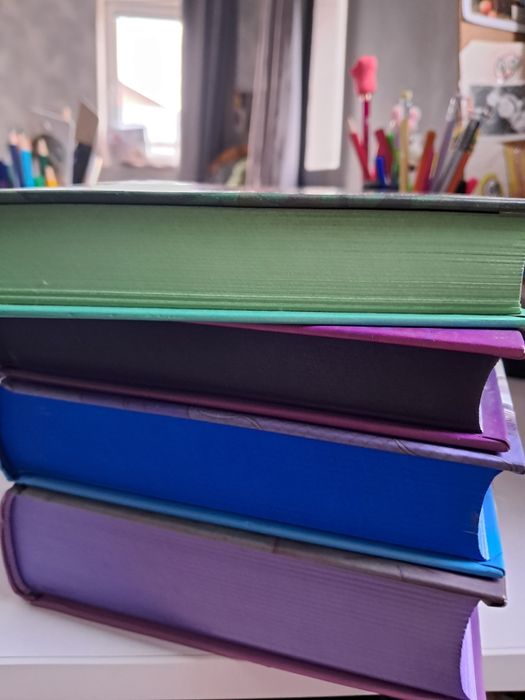 За всю серію Марісси Маєр Сіндер Кресс Місячні хроніки  Вінтер Скарлет