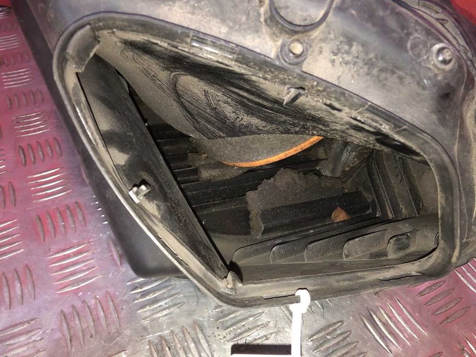 Корпус повітряного фільтра Audi A6 4G C7 4G0133838E дизель 3,0